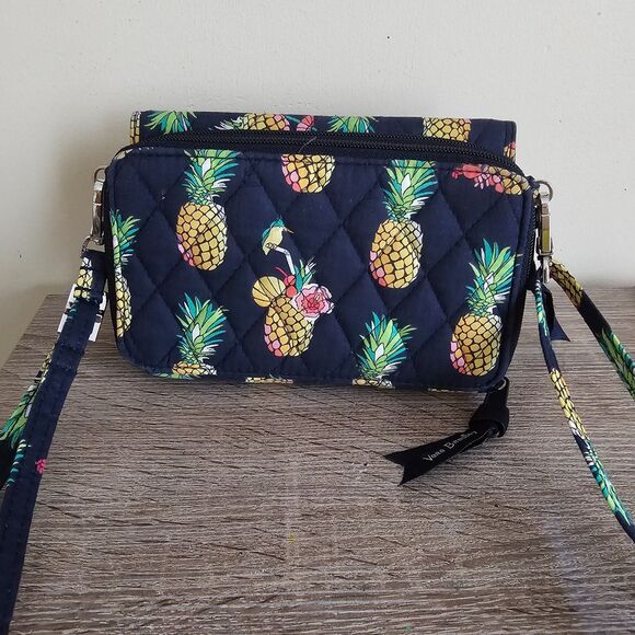 Vera Bradley Quilted Wallet Clutch Pineapple Print Navy Blue Wristlet Phone - Picture 2 of 10